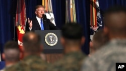 Presiden Donald Trump berbicara di Fort Myer di Arlington, Senin, 21 Agustus 2017. Trump memaparkan kebijakan pemerintah terkait strategi untuk memenangkan perang di Afghanistan.