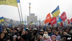 乌克兰反对派支持者2月9日在基辅独立广场参加集会