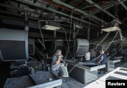 ซูเปอร์มาร์เก็ตแห่งหนึ่งในเมืองดนิโปร ประเทศยูเครน ได้รับความเสียหายหลังถูกโจมตีโดยขีปนาวุธของรัสเซียเมื่อ 1 ก.ค. 2567