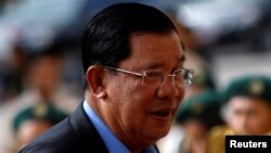 រូបឯកសារ៖ លោកនាយក​រដ្ឋ​មន្ត្រី ហ៊ុន សែន ចូលរួម​ការ​ប្រារព្ធ​ទិវា​សិទ្ធិកុមារ​នៅទីក្រុង​ភ្នំពេញ កាលពី​ថ្ងៃទី៣១ ខែឧសភា ឆ្នាំ២០១៦។