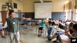 ESL (English-as-a-second-language) teacher Xavier Chavez, standing, teaches a summer history class at Benson High School in Portland, Ore.,Wednesday, Aug. 6, 2008. (AP Photo/Don Ryan)