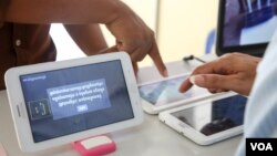 រូបឯកសារ៖ ការ​ដាក់​តាំង​បង្ហាញ​ផលិតផល​បច្ចេកវិទ្យា ​នៅ​ក្នុង​កម្មវិធី​មហោស្រព​បច្ចេកវិទ្យា​ (Inno-Tech Festival Cambodia) ប្រចាំ​ឆ្នាំ​នៅ​ក្នុង​រាជធានីភ្នំពេញ​ កាល​ពីថ្ងៃ​ទី​១៨​ ខែ​មីនា​ ឆ្នាំ២០១៦។​ (ហ៊ាន សុជាតា/VOA)