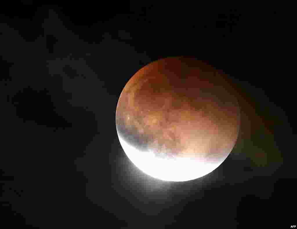 An eclipsed supermoon in Burbank California, Sept. 27, 2015