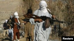 Militan Taliban di provinsi Nangarhar, Afghanistan (foto: dok). Militan Taliban bentrok dengan ISIS di provinsi Nangarhar. 
