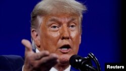 រូបឯកសារ៖ អតីត​ប្រធានាធិបតី​សហរដ្ឋ​អាមេរិក​លោក Donald Trump ថ្លែង​នៅក្នុង​សន្និសីទ​សកម្មភាព​នយោបាយ​អភិរក្ស​និយម (CPAC) នៅ​ទីក្រុង Orlando រដ្ឋ Florida កាលពី​ថ្ងៃទី២៨ ខែកុម្ភៈ ឆ្នាំ២០២១។