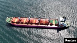 TK Majestic berbendera Saint-Kitts-and-Nevis, membawa biji-bijian di bawah Prakarsa Biji-bijian Laut Hitam PBB, menunggu di pelabuhan selatan Bosphorus di Istanbul, Turki 15 Juli 2023. (REUTERS/Mehmet Emin Caliskan)