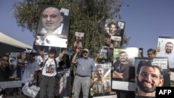 تجمع خانواده‌ها و دوستان شماری از گروگان‌های تحت اسارت حماس.