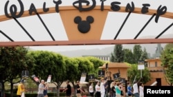 Štrajk pisaca i glumaca ispred studija Dizni u Kaliforniji