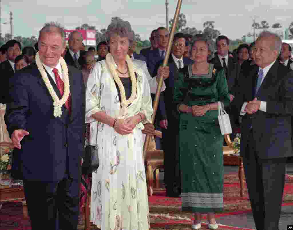 Swiss President Jean Pascal Delamuraz, left, and first lady Catherine are introduced as then Cambodian King Sihanouk, right, and Queen Monique look on upon their arrival at Phnom Penh airport ,October 12, 1996.