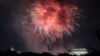 Pesta kembang api perayaan Hari Kemerdekaan AS "4th of July" menghiasi langit Washington, D.C., 4 Juli 2017. (foto: dok). 