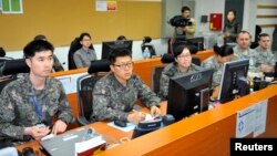 FILE - American and South Korean soldiers take part in war games in 2013. Recently, South Korea said that North Korea had stolen military document including war plans. (REUTERS/Kim Jae-Hwan/Pool )