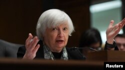 재닛 옐런 미 재무장관이 16일 상원 금융위원회 청문회에서 증언하고 있다.