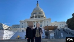 미국에서 상봉한 유성,유형준 부자가 워싱턴 의회 앞에서 포즈를 취하고 있다.