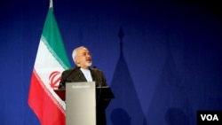 Perdana Menteri Iran Mohammad Javad Zarif dalam konferensi pers di Lausanne, Swiss, 2 April 2015.