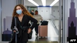 Putnici na aerodromu u Čikagu (Foto: KAMIL KRZACZYNSKI / AFP)