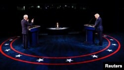 Joe Biden, calon presiden AS dari partai Demokrat, berbicara dalam debat ketiga dan terakhir, menghadapi Presiden Donald Trump di Belmont University, Nashville, Tennessee, Kamis malam, 22 Oktober 2020. (Foto: Reuters)