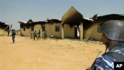 "Boko Haram" jangarilari hujumiga uchragan askar baraklari, Damaturu, Nigeriya, 28-oktabr, 2013-yil.