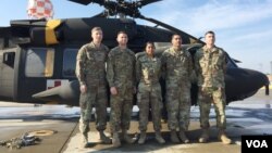 지난달 총상을 당한 채 한국에 망명한 북한군 병사를 블랙호크 헬기로 긴급 후송한 미군 의무대원들. 왼쪽부터 캐롤 무어 상병, 에릭 틸로 준위, 카리나 로페스 이병, 고펄 싱 부사관, 네이단 검 준위.