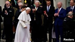 教宗方济各周五抵达匈牙利首都布达佩斯。（2023年4月28日）