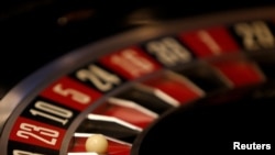 Roda pemintal pada meja Roulette terlihat di Kasino Dragonara di St Julian's, Malta, 11 April 2018. (Foto: Ilustrasi/Reuters)