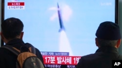 People watch TV reporting North Korea's missile test at Seoul Railway Station in Seoul, South Korea, Tuesday, March 4, 2014.