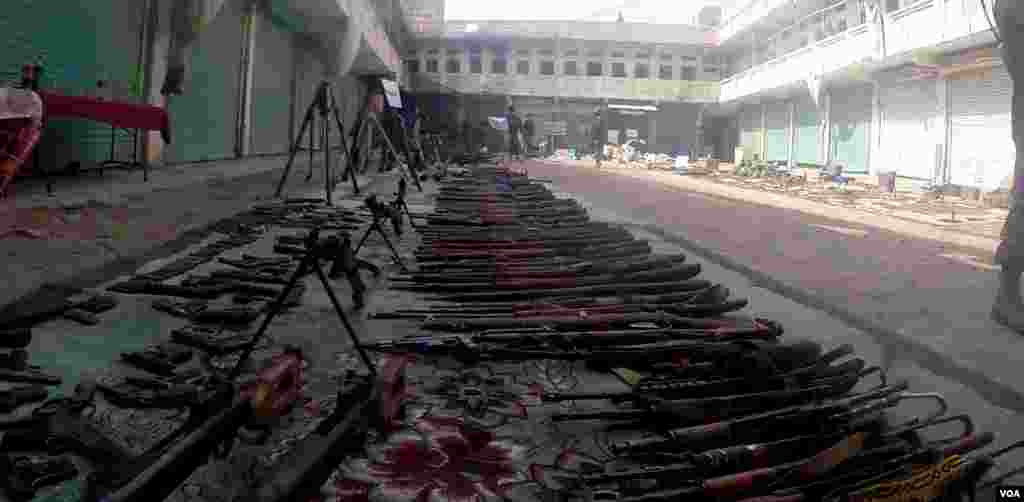 Weapons seized by the army are displayed in Miranshah Bazaar, North Waziristan, Pakistan. (Ayaz Gul/VOA)