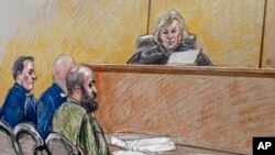 Vojni psihijatar, major Nidal Hasan optužen je da je otvorio vatru u Fort Hudu u novembru 2009., usmrtivši 13 osoba.