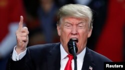 Prezident Tramp o'ziga nisbatan ayblovlarga demokratlarni ayblash bilan javob bermoqda