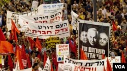 Ribuan warga Israel di ibukota Tel Aviv melakukan unjuk rasa memprotes tingginya biaya hidup.