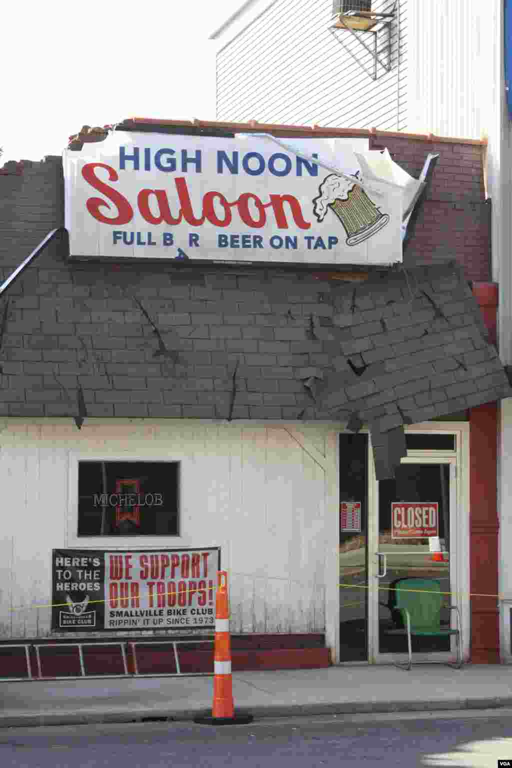 Bangunan yang digunakan untuk syuting di Plano, Illinois. (VOA/K. Farabaugh)