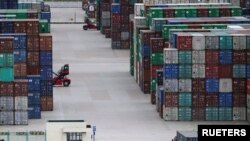 중국 상하이항에 쌓여있는 컨테이너들. (자료사진)