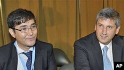 Firoz Ali Alizada (L), a landmine victim and campaign manager for the International Campaign to Ban Landmines and Austrian Foreign Minister Michael Spindelegger speak to the press, at the European headquarters of the United Nations in Geneva, Switzerland,