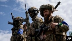 گروهی از داوطلبان روس که برای اوکراین می‌جنگند