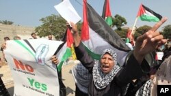 A Palestinian woman shouts slogans during a rally in support of President Mahmoud Abbas' bid for statehood recognition at the United Nations, in Gaza City September 22, 2011.