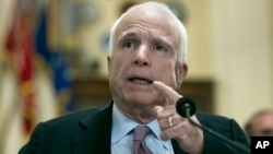 د امریکا د سنا د پوځي خدمتونو د کمیټې رئیس سناتور جان مک کین