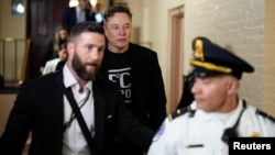 Elon Musk rive nan Capitol la pou yon rankont ak Repibliken Lachanm yo, 5 Mas, 2025. 