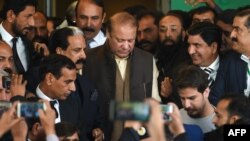 Former Pakistani Prime Minister Nawaz Sharif (C) leaves the Supreme Court building after the shrine land case hearing in Islamabad, Dec. 4, 2018. Sharif was sentenced, Dec. 24, 2018, to seven years in prison for corruption.