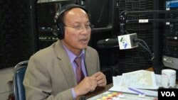 រូបឯកសារ៖ លោក ផៃ ស៊ីផាន រដ្ឋលេខាធិការ និង​អ្នក​នាំ​ពាក្យ​របស់​គណរដ្ឋមន្ត្រី ពិភាក្សា​អំពី​បញ្ហា​ជុំវិញ​បរាជ័យ​របស់​អាស៊ាន​ក្នុងការ​សម្រេច​ឲ្យ​បាន​នូវ​កិច្ច​ព្រម​ព្រៀង​លើ​ជម្លោះ​នៅ​សមុទ្រចិន​ខាង​ត្បូង ក្នុង​កម្មវិធី Hello VOA កាលពី​ថ្ងៃទី២៣ ខែកក្កដា ឆ្នាំ២០១២។ (VOA)