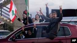 استقبال بیجا شدگان لبنانی از توافق آتش‌بس