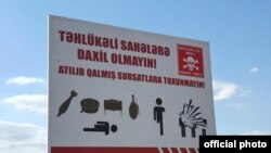 Mina təhlükəsi ilə bağlı reklam lövhəsi