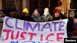 ภาพการประท้วงของธันเบิร์กที่สภาสวีเดน