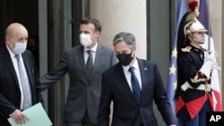 Американскиот државен секретар Eнтони Блинкен и францускиот претседател Емануел Макрон во Елисејската палата, 25 јуни 2021 година