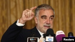 Jaksa ketua Mahkamah Kejahatan Internasional di Denhaag, Luis Moreno-Ocampo mengimbau penangkapan Presiden Sudan dan 3 pejabat lainnya terkait kejahatan perang di Darfur.