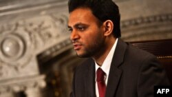 32 yoshli Rashad Hussayn AQShning Islom Konferensiyasi Tashkilotidagi maxsus vakili. Huquqshunos va islomshunos.