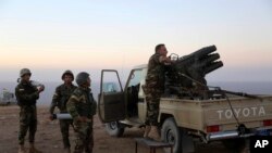 Forces de sécurité kurdes près de Mossoul, le 17 octobre 2016. (AP Photo)