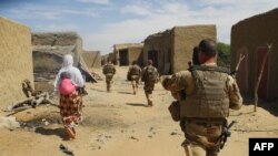 Des soldats de l'opération Barkhane à Tillit, Mali, le 1er novembre 2017.