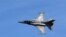 Винищувач F-16 Польських повітряних сил під час авіашоу у Латвії, 21 липня 2019. REUTERS/Ints Kalnins