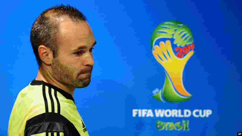 Andrés Iniesta L&#39;Espagnol ferme la marche de ce top 10 avec 21,5 millions d&#39;euros de revenu annuel. C&#39;est lui qui avait marqué le but vainqueur en finale de la coupe du monde 2010 avec l&#39;Espagne.