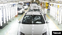 خط تولید خودرو در کارخانه سایپا. آرشیو