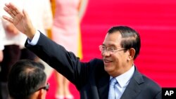 Cambodian Prime Minister Hun Sen waves to the crowd as he arrives at Clark International Airport, north of Manila, Philippines Saturday, Nov. 11, 2017. Hun Sen is one of more than a dozen leaders who will be attending the 31st ASEAN Summit and Related Sum
